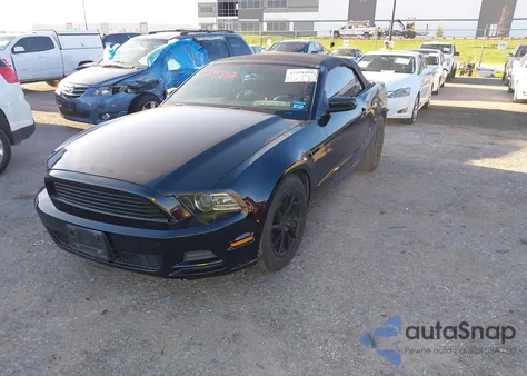 2014 Ford Mustang V6 Premium из США, поврежденный, VIN 1ZVBP8EM1E5328453